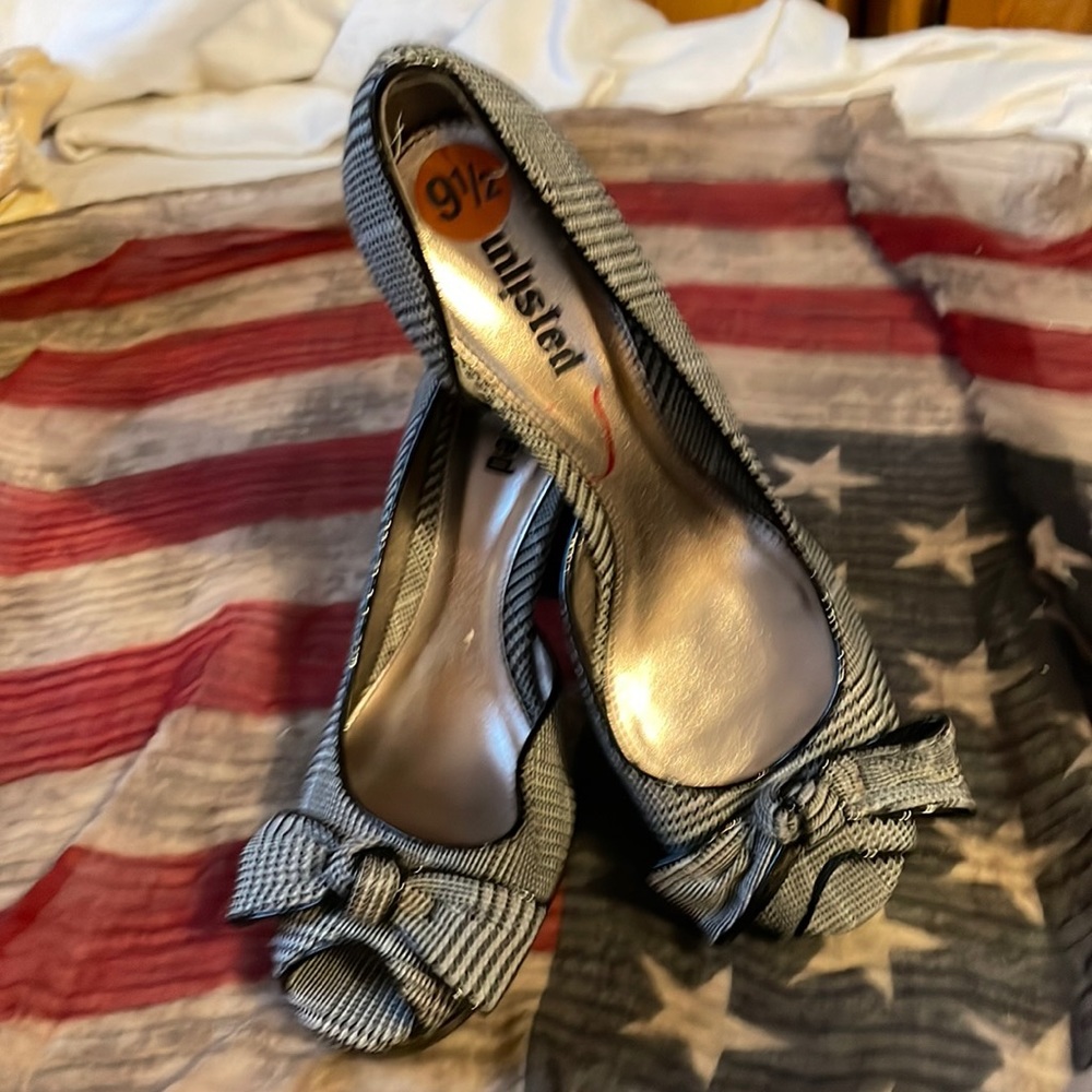 Unlisted shoes